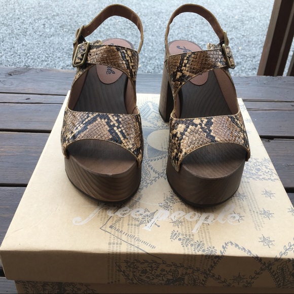 Free People Belem Clogs Tan Snake 6 - Picture 11 of 13